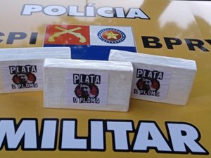 Mulher é presa com 3kg de cocaína embalada com foto de Pablo Escobar