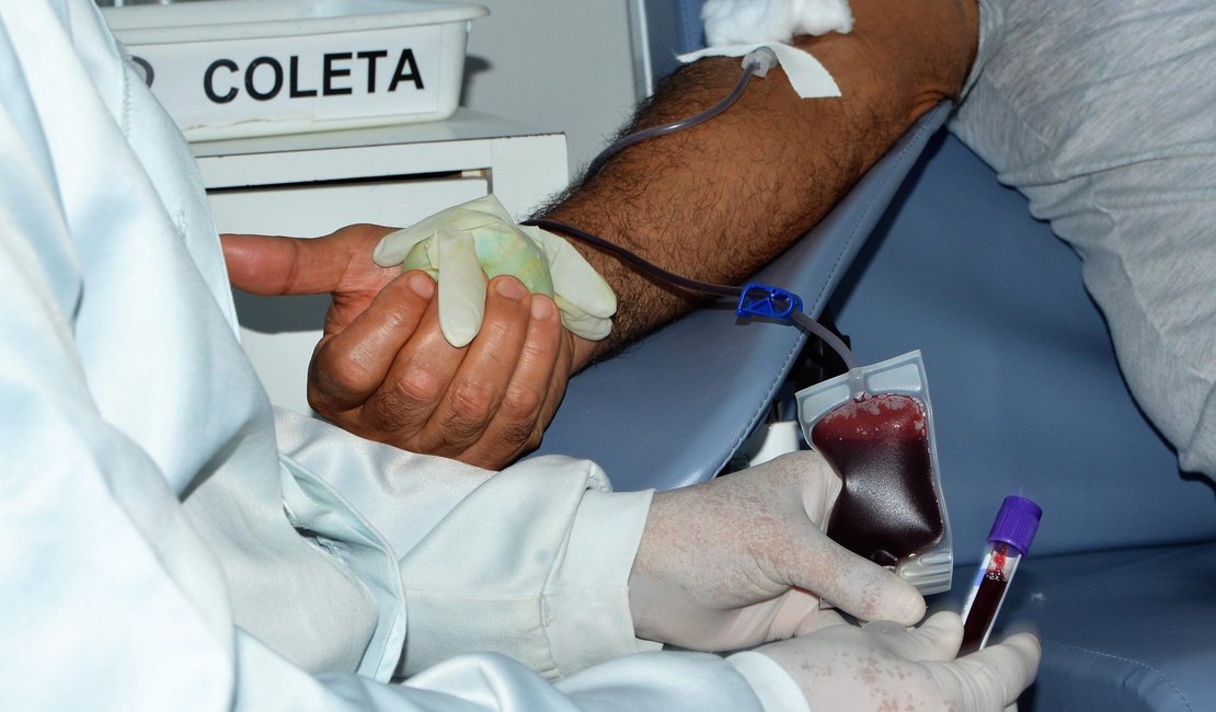 Hemoal realiza cadastro para doação de medula óssea no Ifal do Benedito Bentes