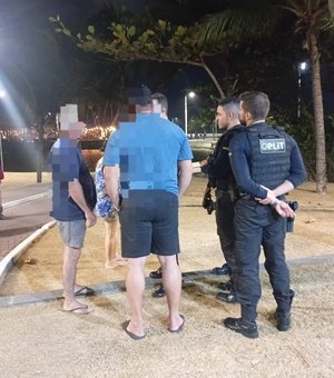 Homem é detido após surto e agressões contra familiares próximo à praia de Jatiúca