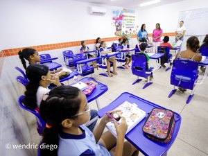 Prefeita Tia Júlia realiza visita a Escolas Municipais para dar boas-vindas aos alunos na volta às aulas 2026