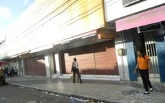 Comercio fecha as portas em protesto a falta de segurança 