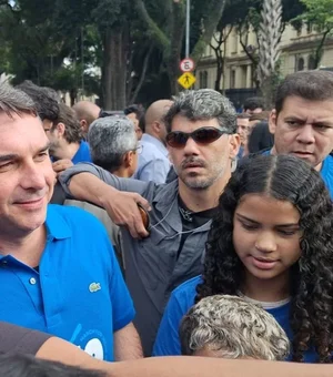 Marcha: Flávio diz que mundo e Brasil passam por 'guerra espiritual'