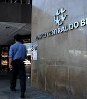 Banco Central reduz juros pela 5ª vez, para 4,25% ao ano, o menor nível da história