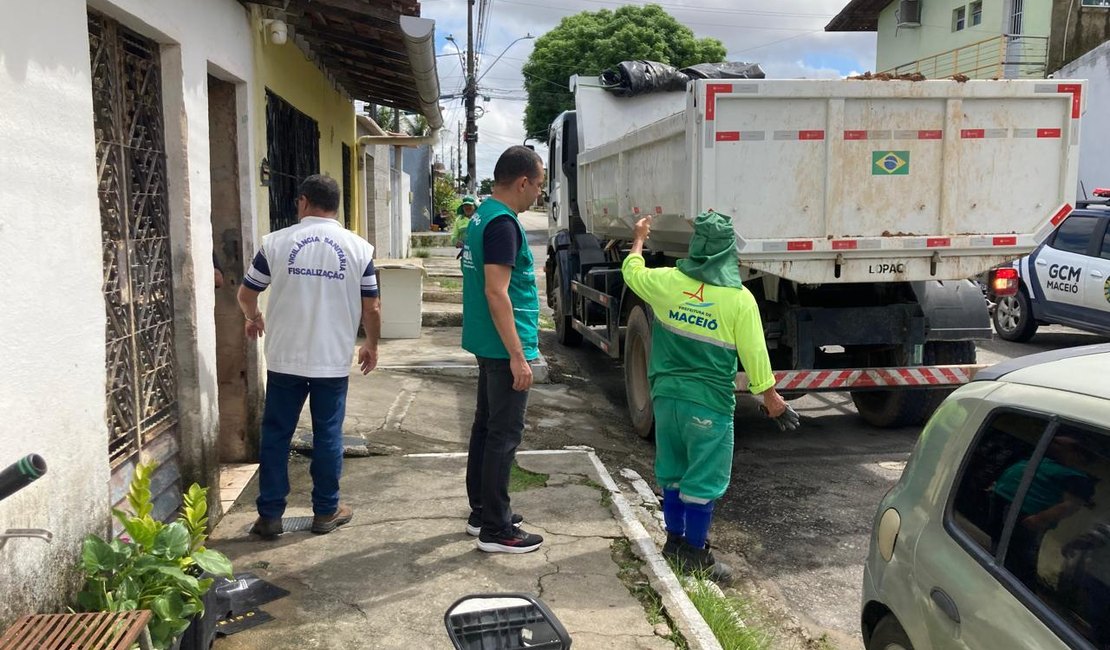 Quatro toneladas de lixo são retiradas de residência de idoso no bairro Santa Lúcia