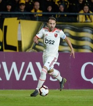 Fla perde gols, empata com Peñarol e garante vaga no sufoco na Libertadores
