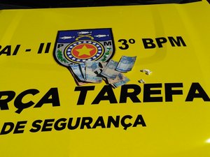 Homem é preso com dinheiro e droga no Manoel Teles 