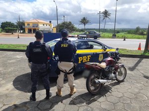 Homem é preso com moto roubada na BR 101 em São Sebastião