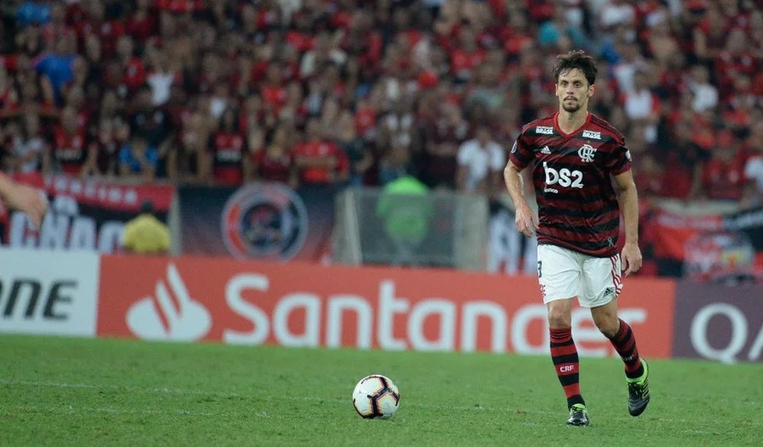 Rodrigo Caio treina no campo e pode reforçar o Flamengo em decisões