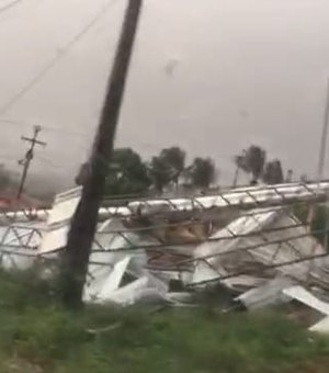 Chuva forte atinge o sertão alagoano; ventos derrubaram telhado de posto em Olivença