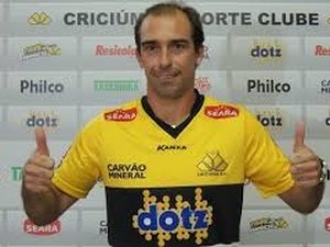 Aos 41 anos, Paulo Baier anuncia aposentadoria