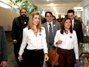 Fernanda Marinela visita Fórum da capital