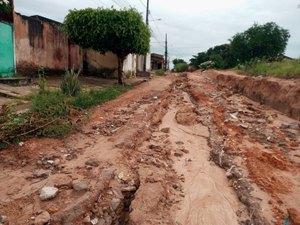 [Vídeo]Por conta das chuvas, moradores solicitam serviço emergencial no bairro Brasiliana