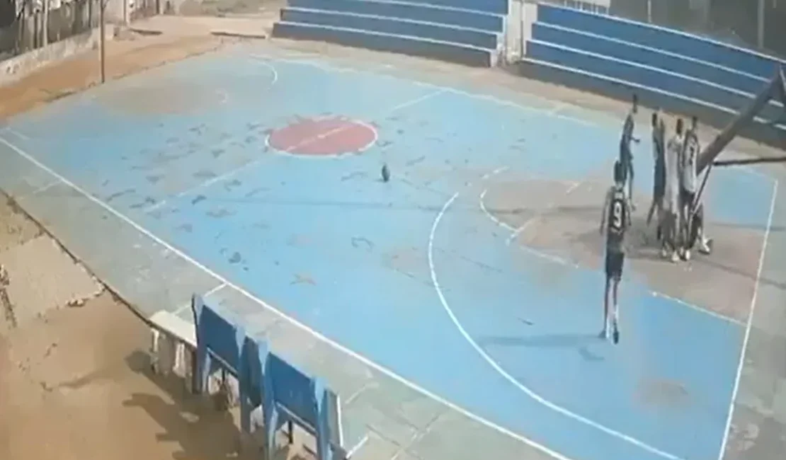 Jogador de 16 anos morre esmagado por cesta durante treino na Índia