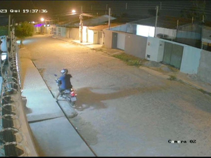 Vídeo mostra assaltante sendo surpreendido por vítima armada: 'Perdeu'