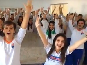 Estudantes gravam vídeo com mensagem de fé e otimismo para professor Abel