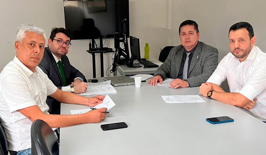 Situação de animais de rua em Arapiraca é assunto de TAC firmado pelo MPAL