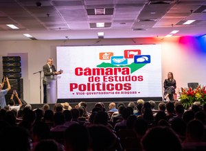 Câmara de Estudos Políticos recebe médica e deputada Jandira Feghali