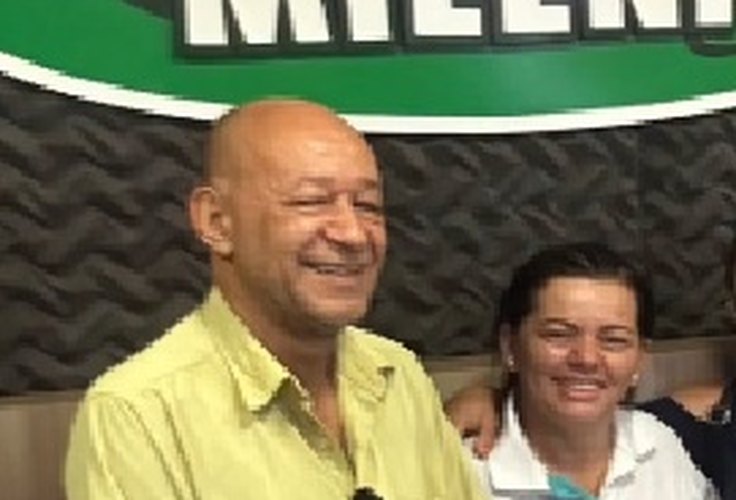 Rádio de ex-deputado muda de apresentador, tentando reverter baixa audiência