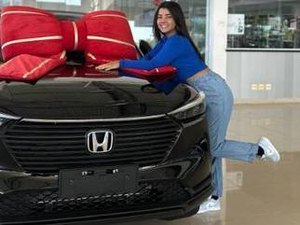 Ary Mirelle, grávida de filho com João Gomes, compra o primeiro carro dela e celebra: 'Feliz e grata'