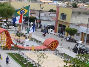 [Vídeo] Homem investigado por tentativa de latrocínio é preso ao chegar ao Fórum de São José da Tapera