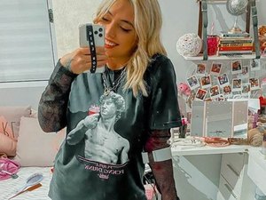 Jovem que teve pés amputados e viralizou na web com vídeos de humor recebe próteses