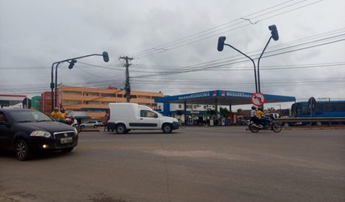 Colisão entre carro e motocicleta deixa motociclista ferido em Arapiraca 