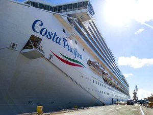 Navio Costa Pacifica traz mais de 3,8 mil turistas a Maceió