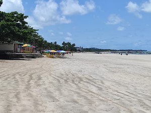 Praia de Maragogi ganha nova imagem com retirada de embarcações