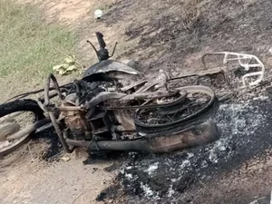 Motocicleta fica completamente destruída após incêndio em Porto de Pedras