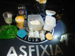 Polícia deflagra operação e apreende 175 pinos de cocaína na Grota do Moisés