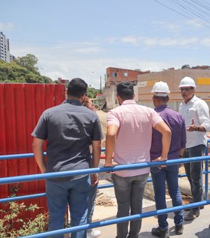 Comitiva vistoria frentes de obras do projeto Renasce Salgadinho