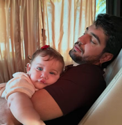 Nattan se emociona ao ouvir filha falar 'papai' pela primeira vez