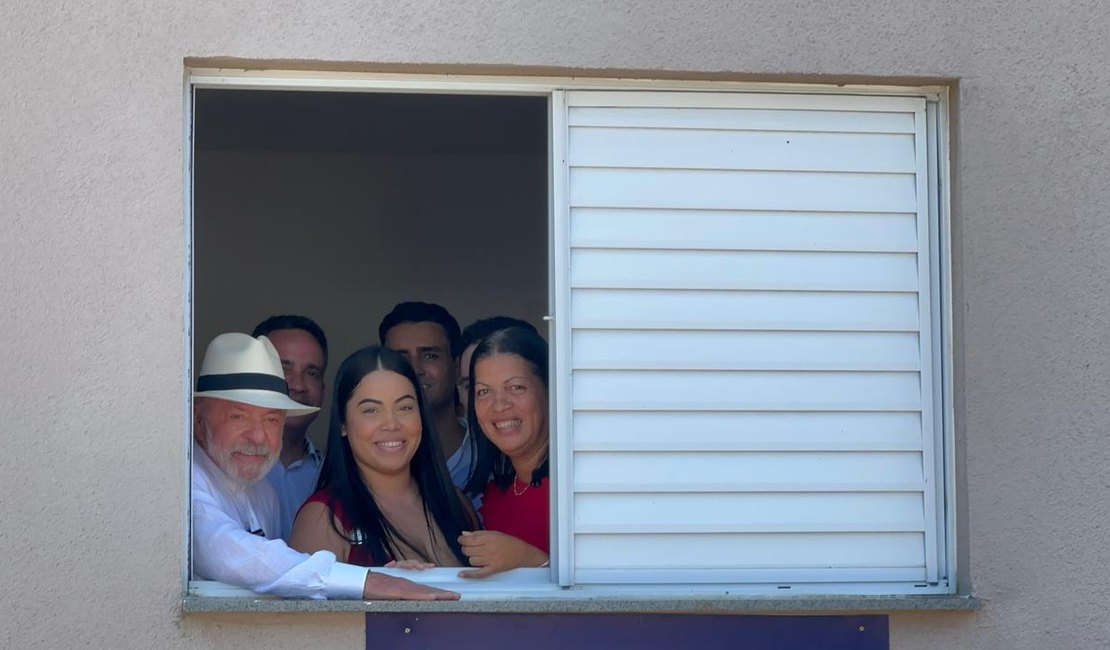 Ao lado de JHC e Paulo Dantas, Lula entrega moradias e comemora marco do Minha Casa, Minha Vida