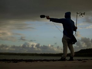 Exibição e debate do premiado 'Ventos de Agosto'