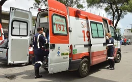 Motociclista fica ferida após atingir cachorro solto na AL-220, em Arapiraca