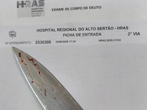 Jovem é presa acusada de esfaquear o próprio marido em Delmiro Gouveia