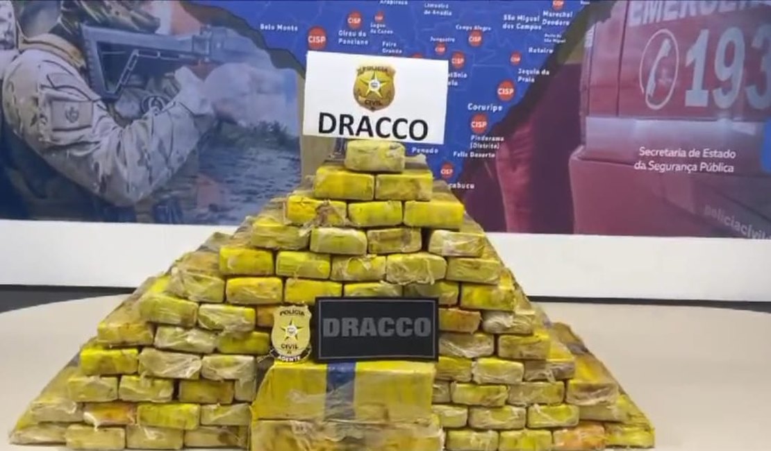 [Vídeo] Dracco apreende carregamento de maconha avaliada em R$ 300 mil em Porto Real do Colégio