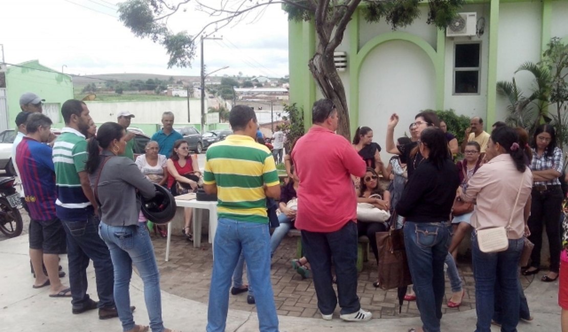 Prefeito de Lagoa da Canoa e professores não se entendem e a categoria decide paralisar