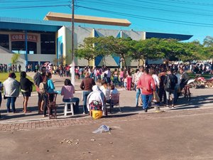 [Vídeo] Recadastramento do CadÚnico em Arapiraca é iniciado com fila quilométrica