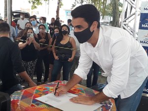 JHC assina ordem para praça da Jatiúca se tornar o moderno Parque da Mulher