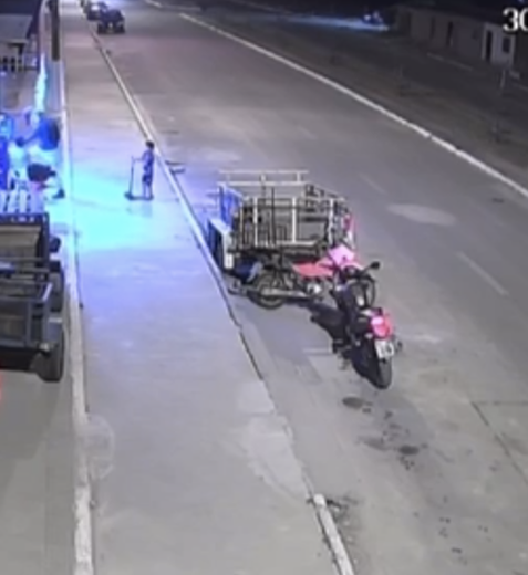 [Vídeo] Assalto é registrado por câmeras em frente a depósito de bebidas na Cidade Universitária