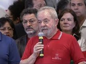 Após ser denunciado, Lula se pronuncia e nega qualquer irregularidade