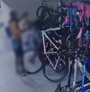 Oplit prende em flagrante suspeito de furtos de bicicleta na Jatiúca, em Maceió