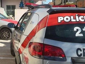 Mulher é agredida e tem casa incendiada pelo filho após repreendê-lo por furtar celular em Penedo