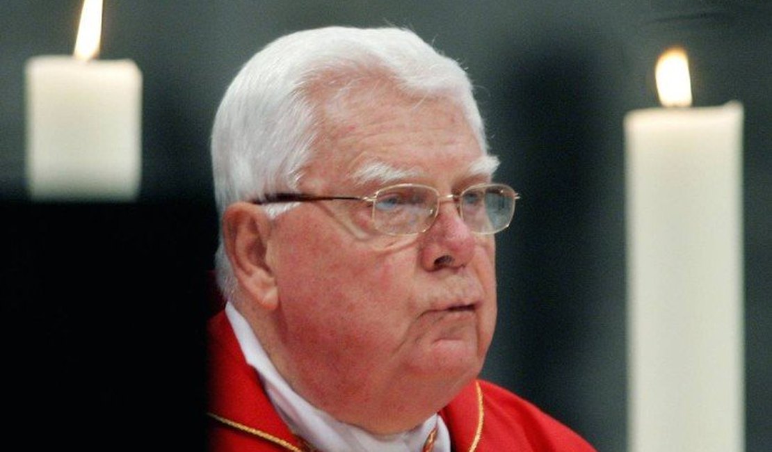 Morre o cardeal americano Bernard Law, envolvido em escândalo de pedofilia