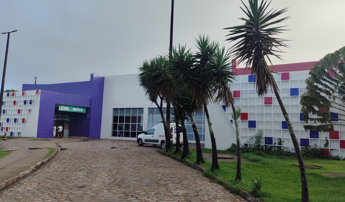 Colisão entre carro e moto deixa jovem ferido no município de Arapiraca