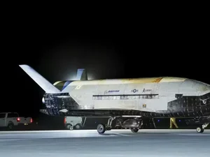 X-37B: Ônibus espacial secreto dos EUA retorna após 434 dias