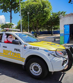 BPTran entrega presentes da campanha Adote uma Cartinha a crianças de CMEI em Maceió