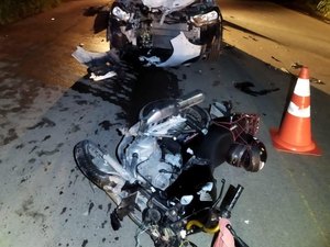 Motociclista tenta realizar ultrapassagem, provoca colisão frontal e morre, em Arapiraca