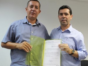 Prefeito de Craíbas dá posse ao novo secretário de Meio Ambiente